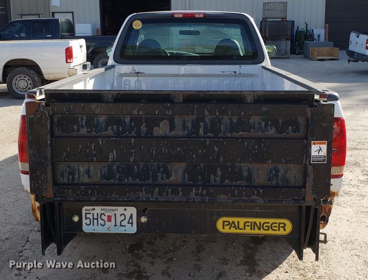 image for item ET9916 2002 Ford F150 pickup truck