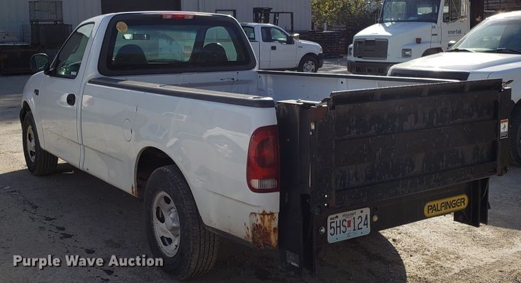 image for item ET9916 2002 Ford F150 pickup truck