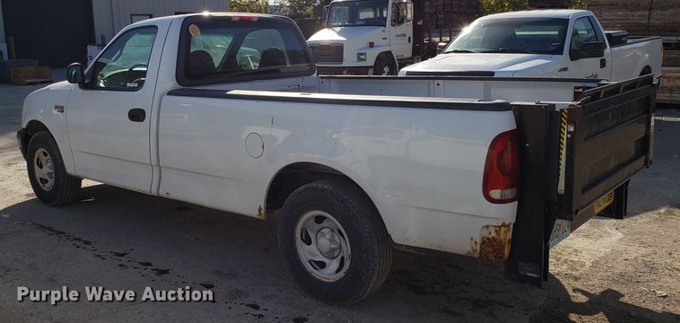 image for item ET9916 2002 Ford F150 pickup truck