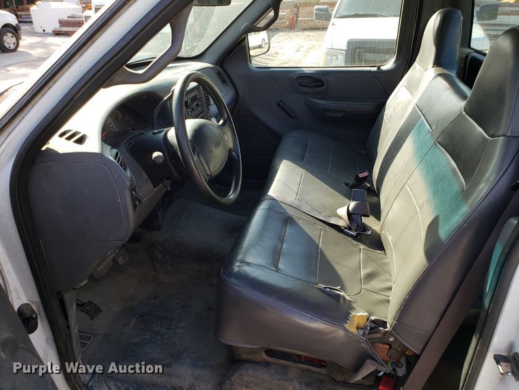 image for item ET9916 2002 Ford F150 pickup truck