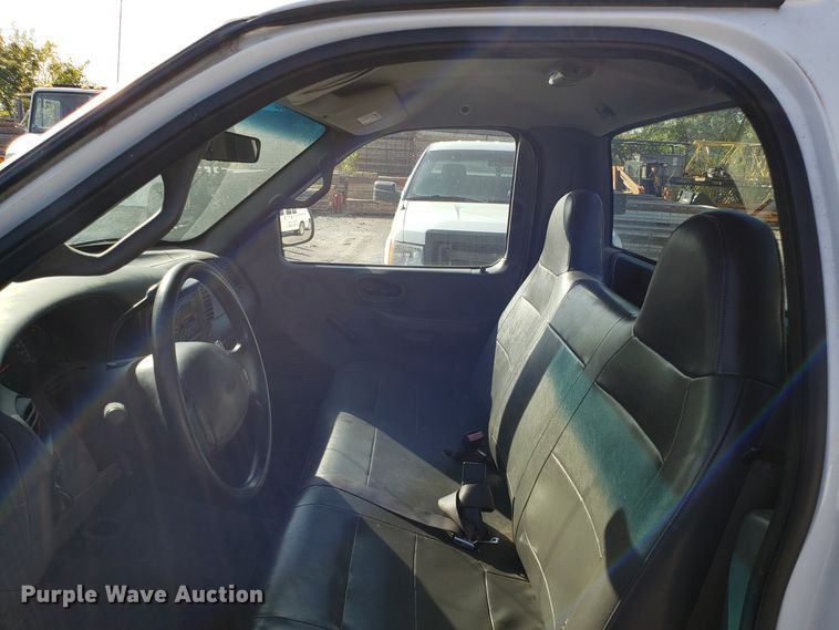 image for item ET9916 2002 Ford F150 pickup truck