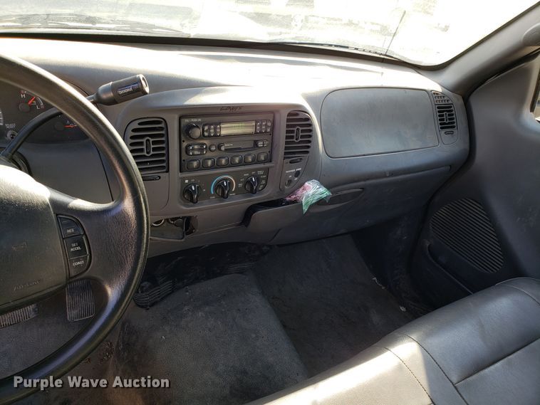 image for item ET9916 2002 Ford F150 pickup truck