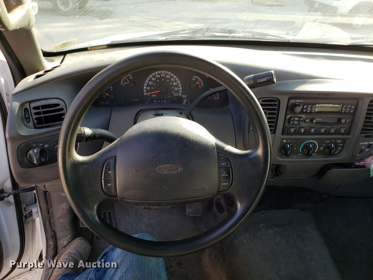 image for item ET9916 2002 Ford F150 pickup truck