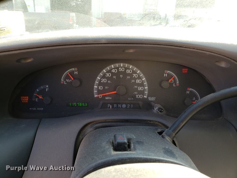 image for item ET9916 2002 Ford F150 pickup truck