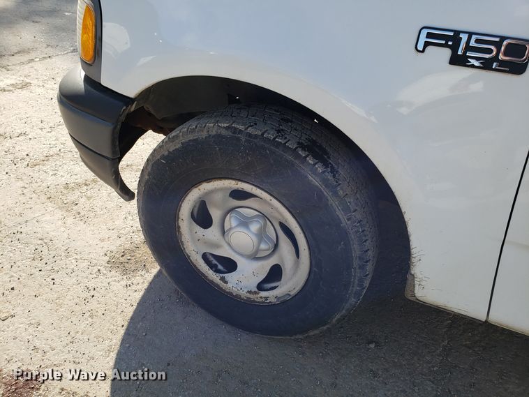 image for item ET9916 2002 Ford F150 pickup truck