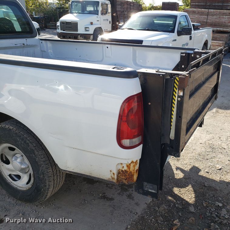 image for item ET9916 2002 Ford F150 pickup truck