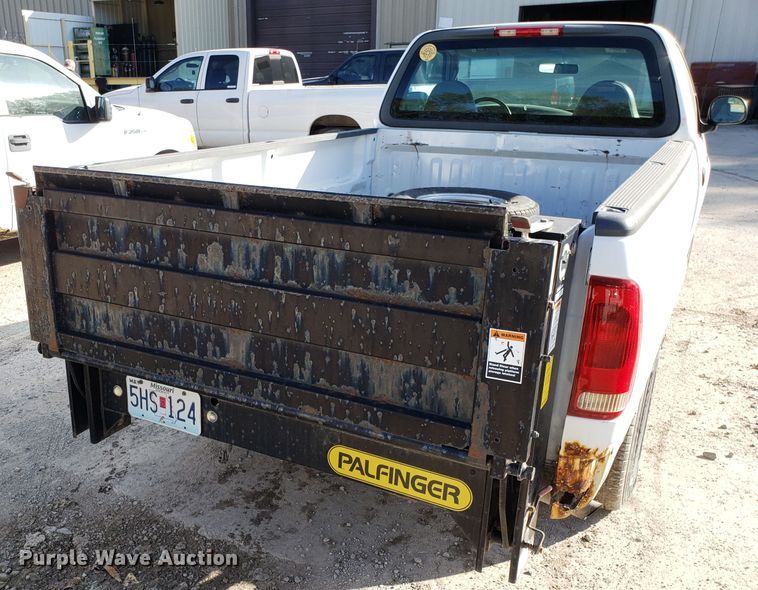 image for item ET9916 2002 Ford F150 pickup truck