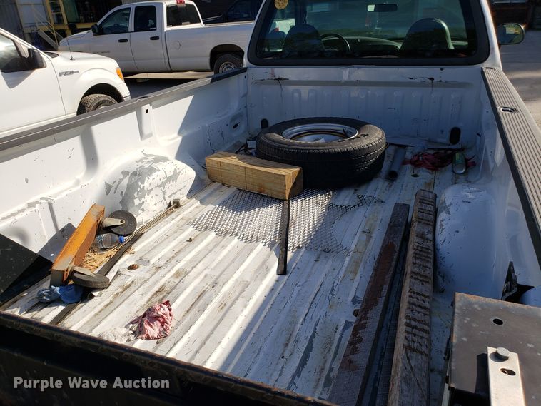 image for item ET9916 2002 Ford F150 pickup truck