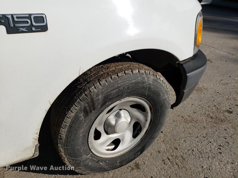 image for item ET9916 2002 Ford F150 pickup truck