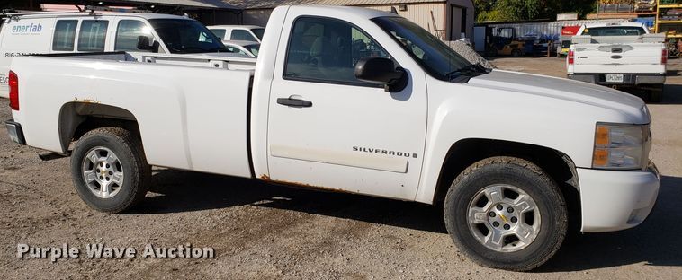 image for item ET9917 2008 Chevrolet Silverado 1500 pickup truck