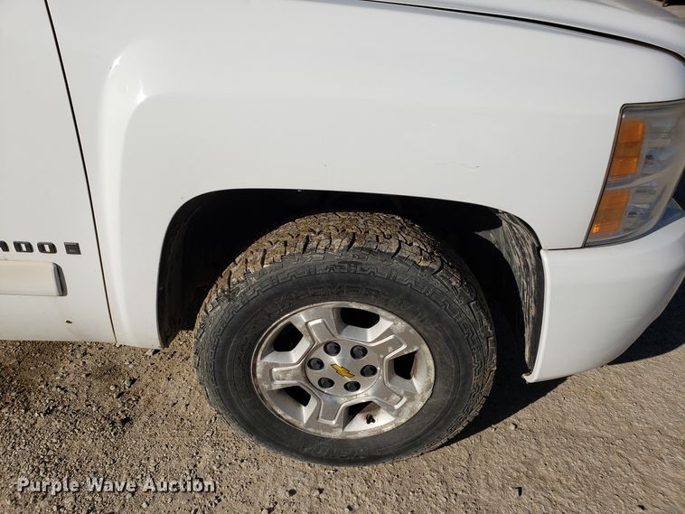 image for item ET9917 2008 Chevrolet Silverado 1500 pickup truck