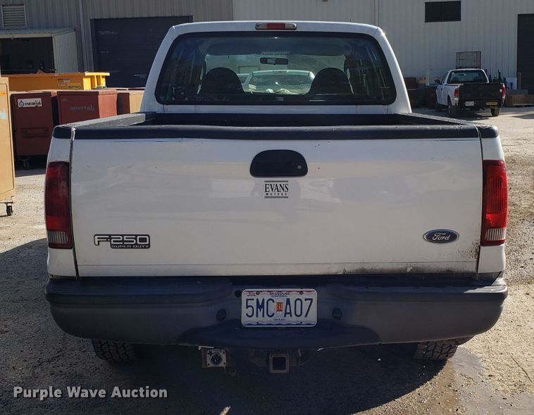 image for item ET9918 2003 Ford F250 Super Duty Crew Cab pickup truck