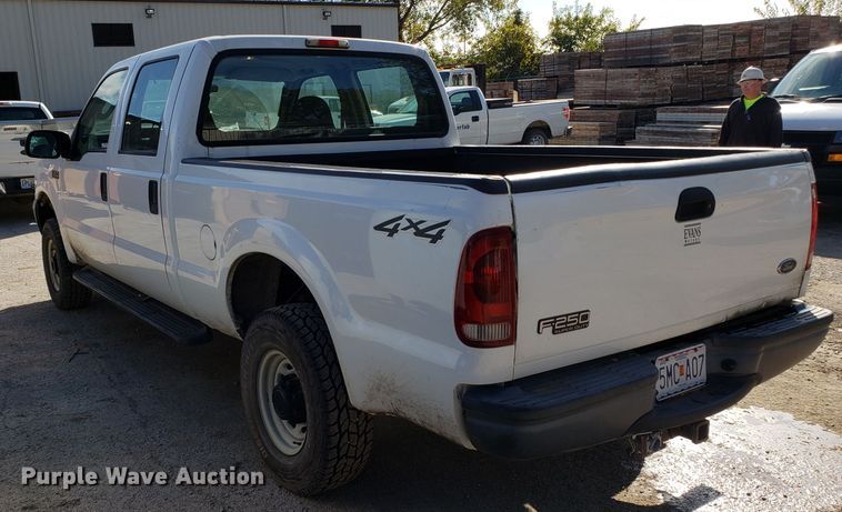 image for item ET9918 2003 Ford F250 Super Duty Crew Cab pickup truck