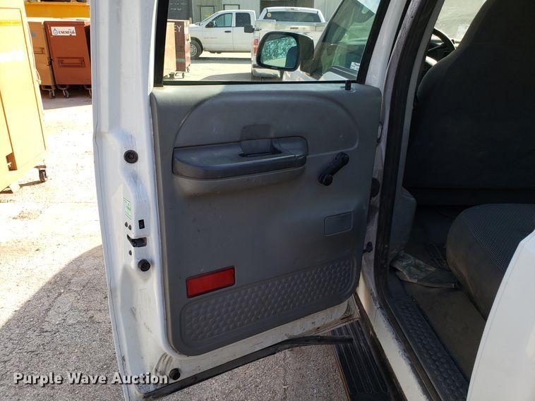 image for item ET9918 2003 Ford F250 Super Duty Crew Cab pickup truck