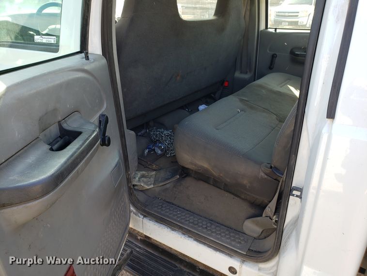 image for item ET9918 2003 Ford F250 Super Duty Crew Cab pickup truck