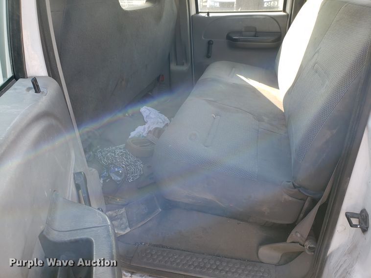 image for item ET9918 2003 Ford F250 Super Duty Crew Cab pickup truck