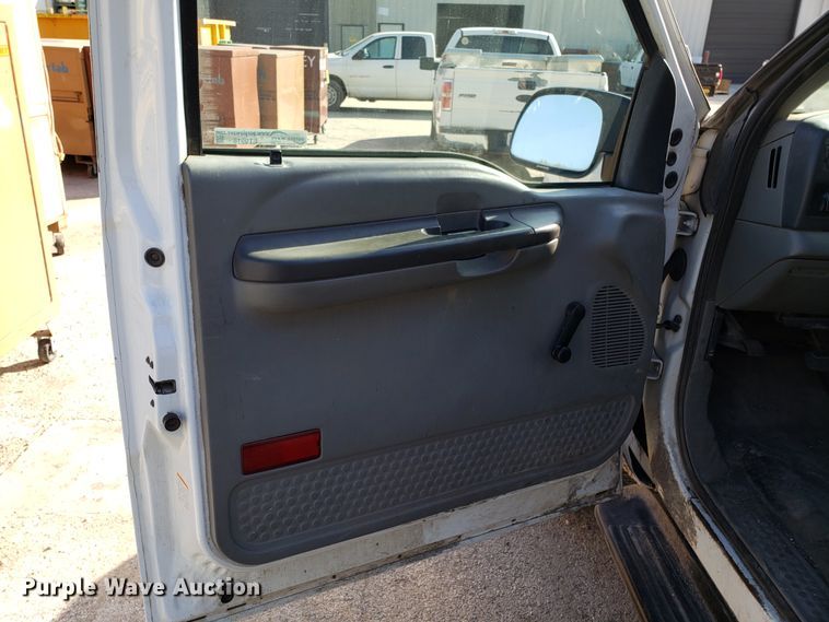 image for item ET9918 2003 Ford F250 Super Duty Crew Cab pickup truck