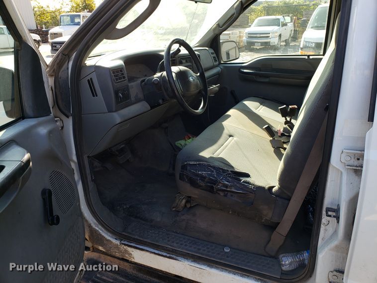 image for item ET9918 2003 Ford F250 Super Duty Crew Cab pickup truck