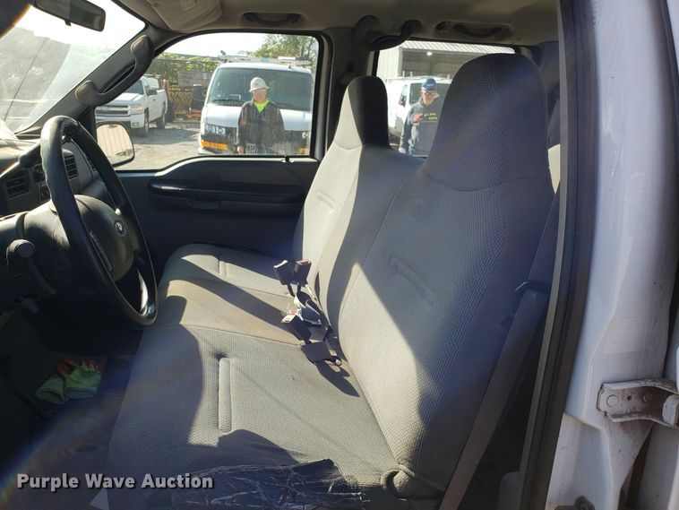 image for item ET9918 2003 Ford F250 Super Duty Crew Cab pickup truck