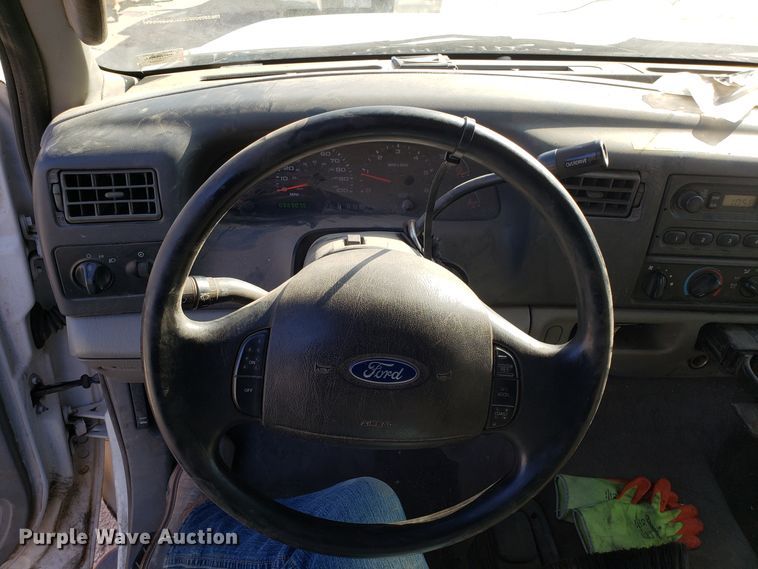 image for item ET9918 2003 Ford F250 Super Duty Crew Cab pickup truck