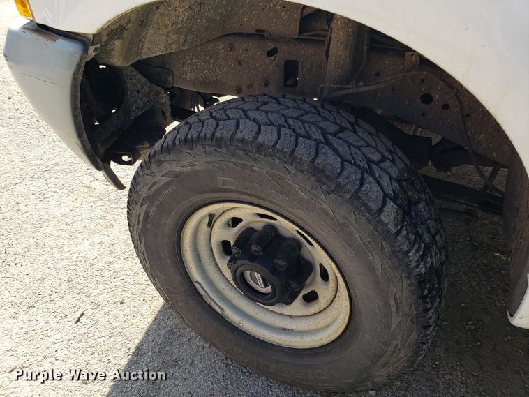 image for item ET9918 2003 Ford F250 Super Duty Crew Cab pickup truck