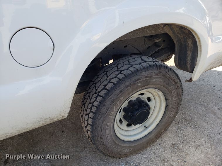 image for item ET9918 2003 Ford F250 Super Duty Crew Cab pickup truck