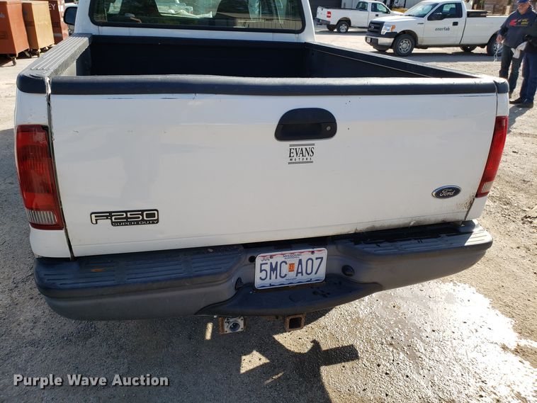 image for item ET9918 2003 Ford F250 Super Duty Crew Cab pickup truck