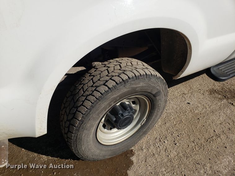 image for item ET9918 2003 Ford F250 Super Duty Crew Cab pickup truck