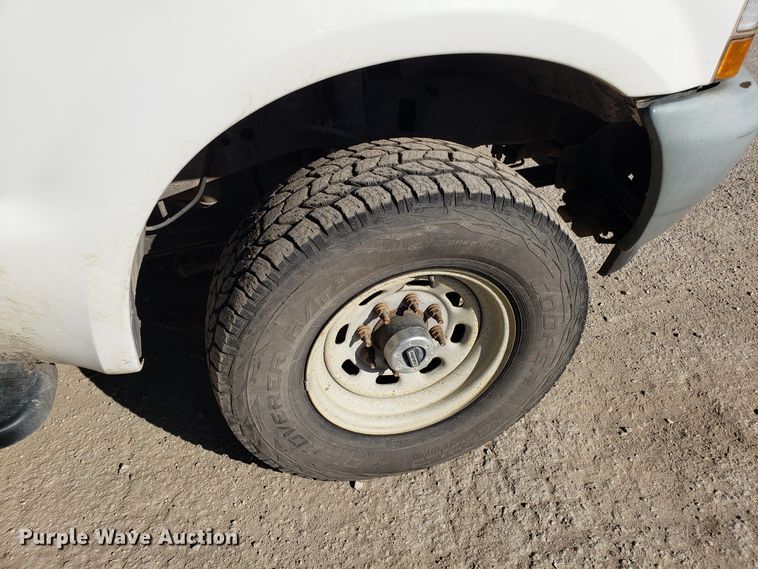 image for item ET9918 2003 Ford F250 Super Duty Crew Cab pickup truck