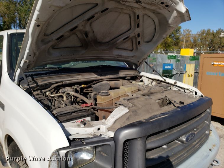 image for item ET9918 2003 Ford F250 Super Duty Crew Cab pickup truck