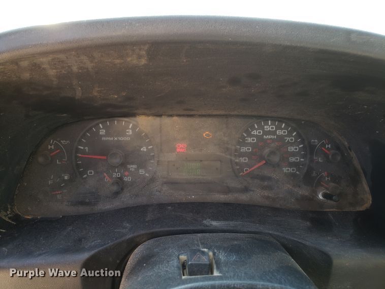 image for item ET9927 2005 Ford F350 Super Duty flatbed pickup truck