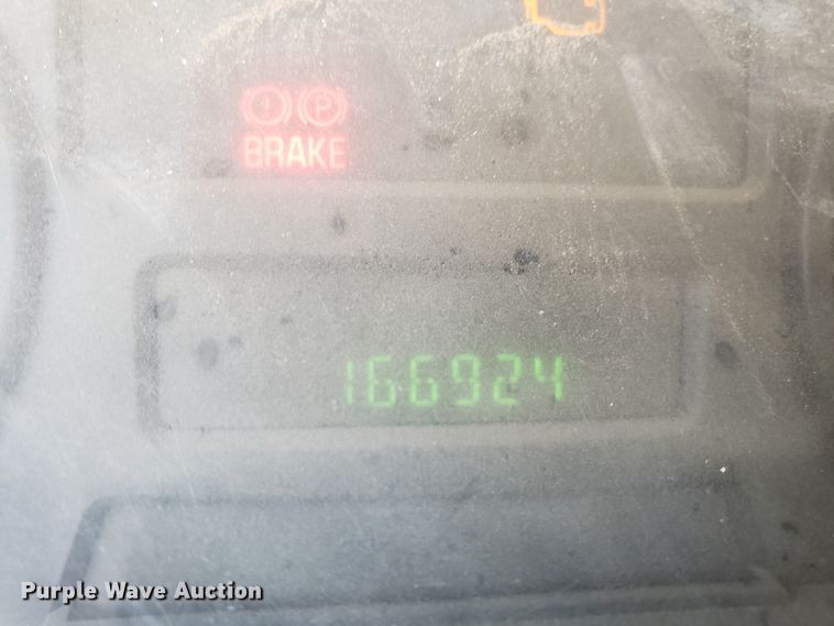 image for item ET9927 2005 Ford F350 Super Duty flatbed pickup truck