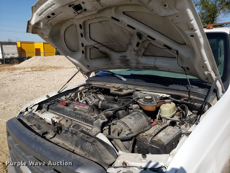 image for item ET9927 2005 Ford F350 Super Duty flatbed pickup truck