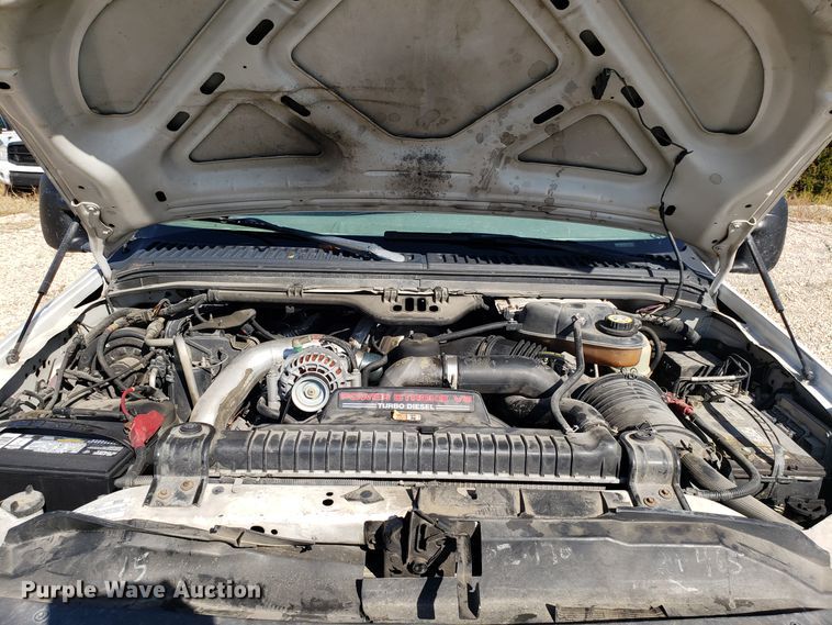 image for item ET9927 2005 Ford F350 Super Duty flatbed pickup truck