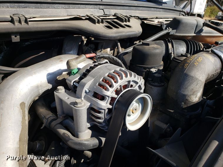 image for item ET9927 2005 Ford F350 Super Duty flatbed pickup truck