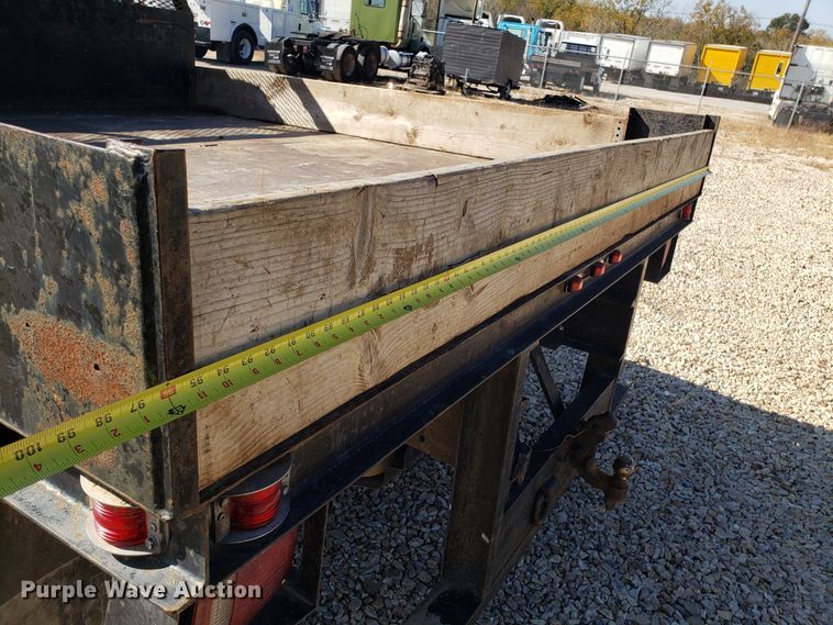 image for item ET9927 2005 Ford F350 Super Duty flatbed pickup truck