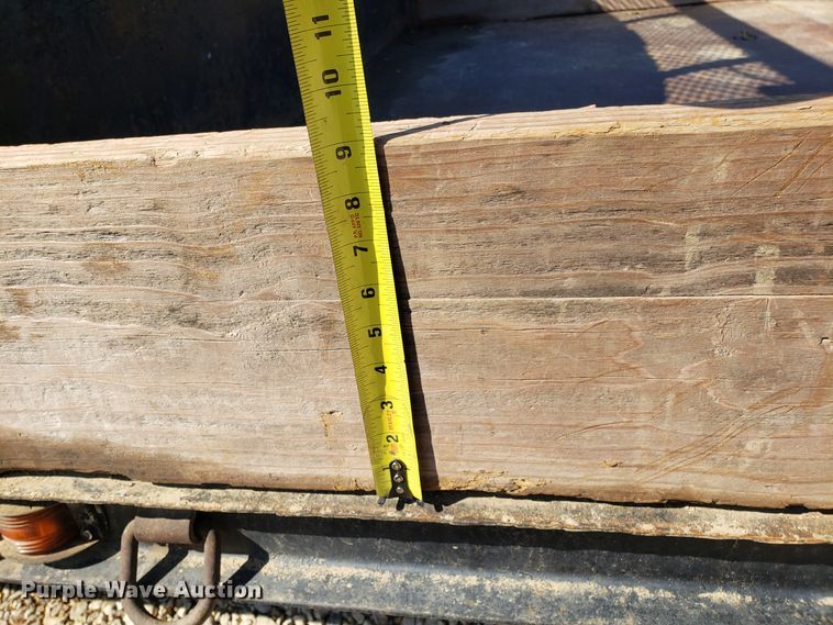 image for item ET9927 2005 Ford F350 Super Duty flatbed pickup truck