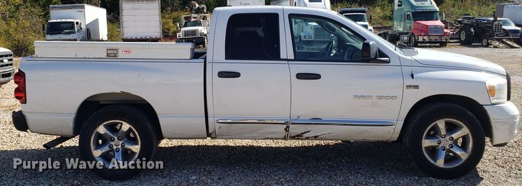 image for item ET9929 2007 Dodge Ram 1500 Quad Cab pickup truck