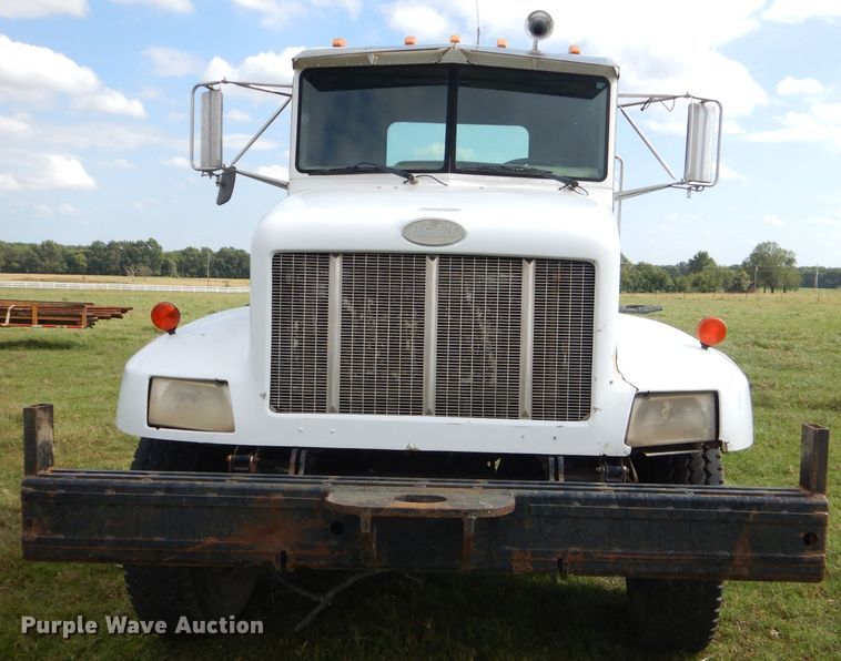 image for item EY9274 1999 Peterbilt 330 truck cab and chassis