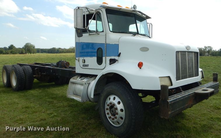 image for item EY9274 1999 Peterbilt 330 truck cab and chassis