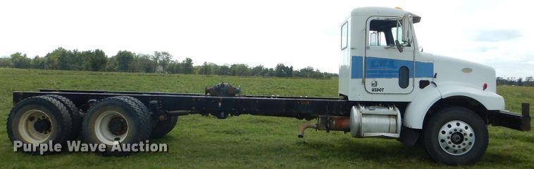 image for item EY9274 1999 Peterbilt 330 truck cab and chassis