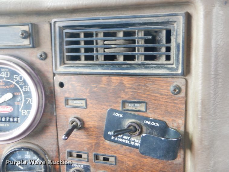 image for item EY9274 1999 Peterbilt 330 truck cab and chassis