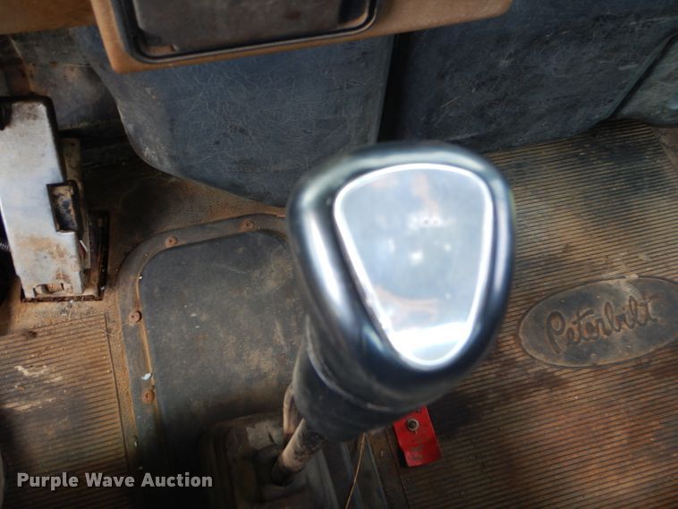 image for item EY9274 1999 Peterbilt 330 truck cab and chassis