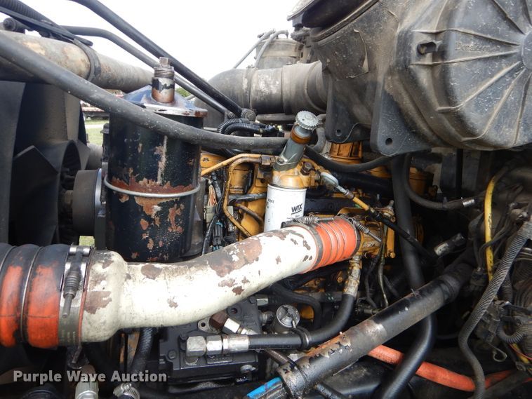 image for item EY9274 1999 Peterbilt 330 truck cab and chassis