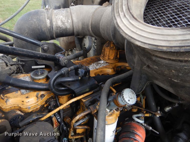 image for item EY9274 1999 Peterbilt 330 truck cab and chassis