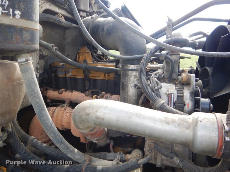 image for item EY9274 1999 Peterbilt 330 truck cab and chassis