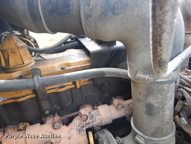 image for item EY9274 1999 Peterbilt 330 truck cab and chassis