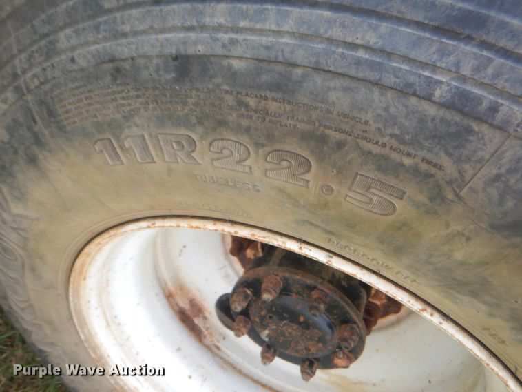 image for item EY9274 1999 Peterbilt 330 truck cab and chassis