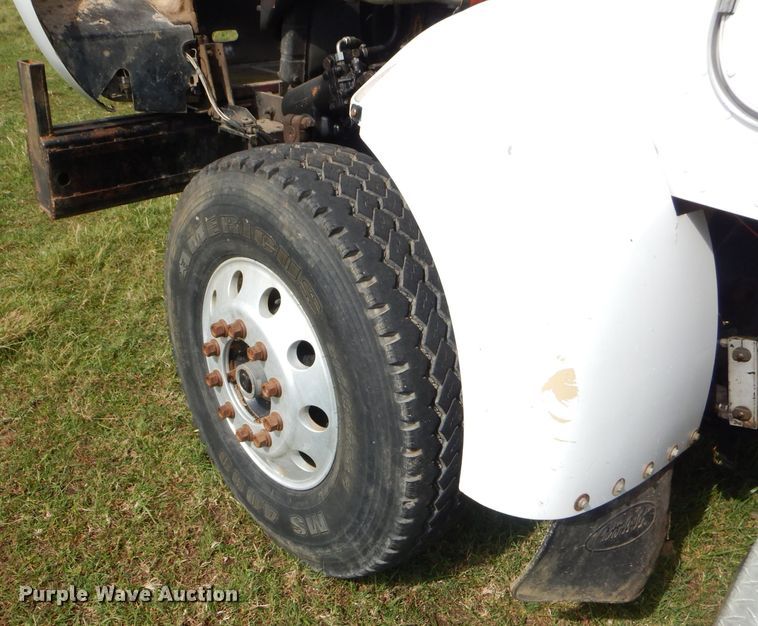 image for item EY9274 1999 Peterbilt 330 truck cab and chassis