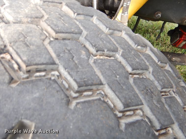 image for item EY9274 1999 Peterbilt 330 truck cab and chassis